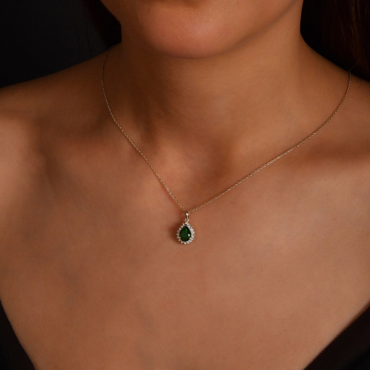1.38 Carat Pear Sapphire Diamond Necklace