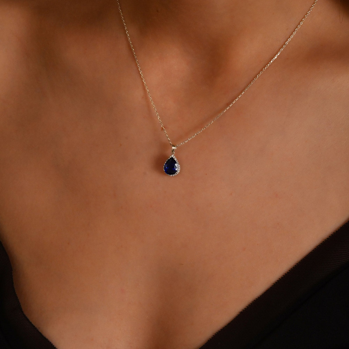 1.46 Carat Pear Sapphire Diamond Necklace