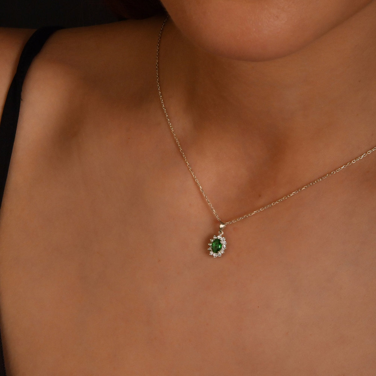 1.04 Carat Oval Sapphire Diamond Necklace