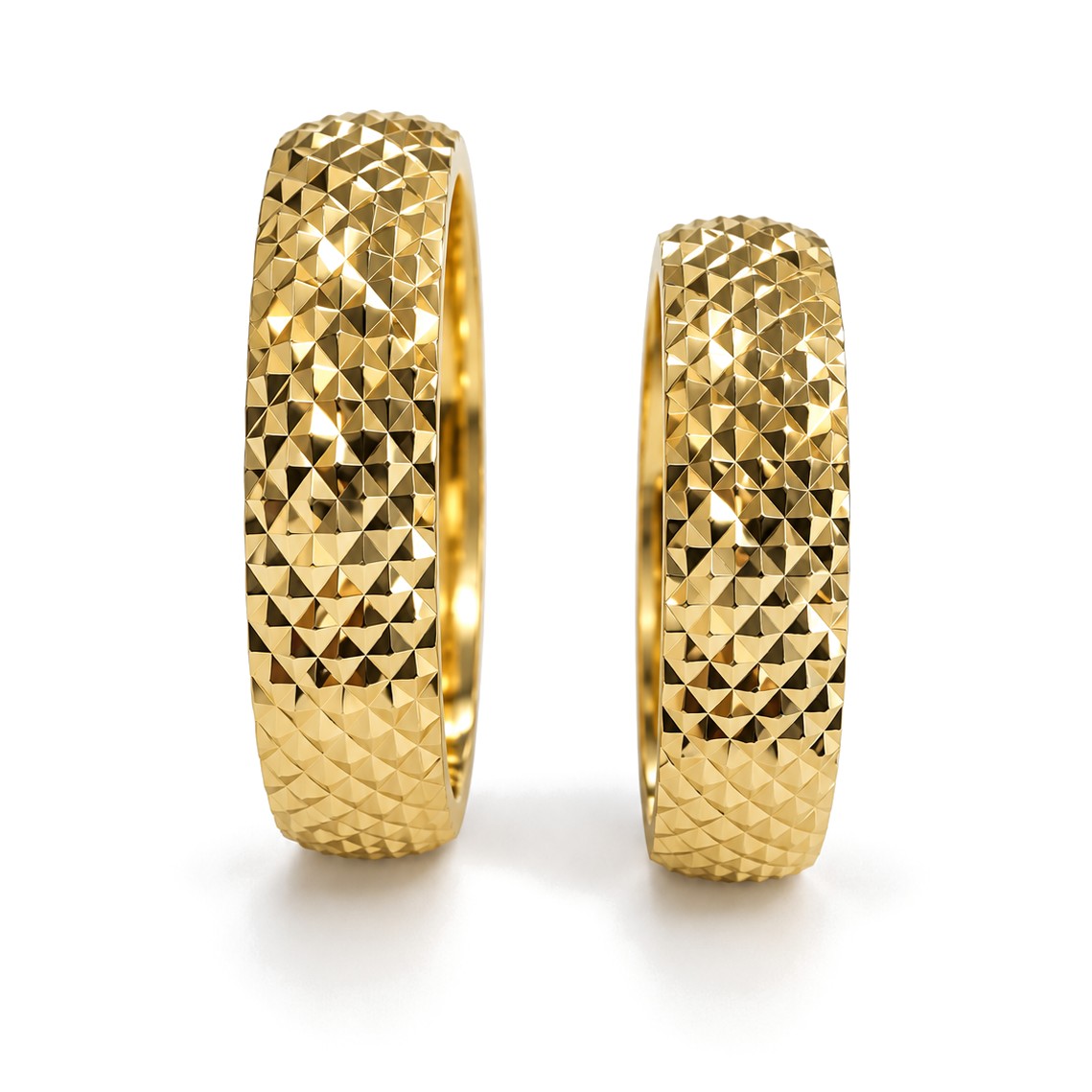 Diamond-Cut Dome Gold Wedding Band Set · Yellow Gold · Set · Side View