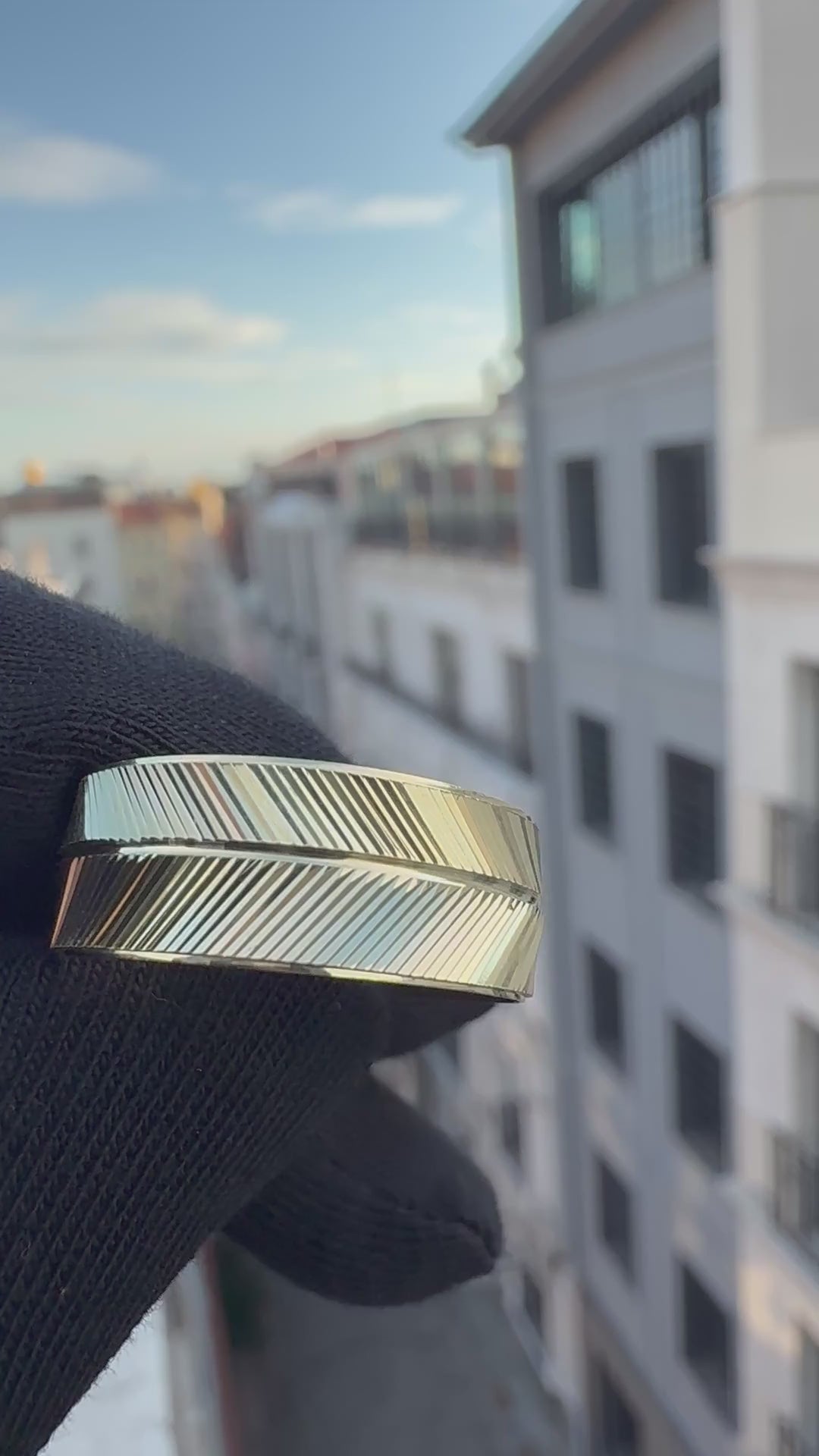 Diagonal Line Grooved Gold Wedding Band Set