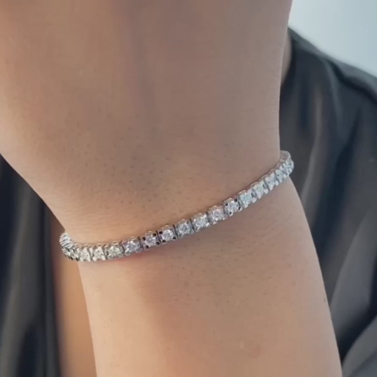 Lab-Grown Diamond Tennis Bracelet – Block · Video