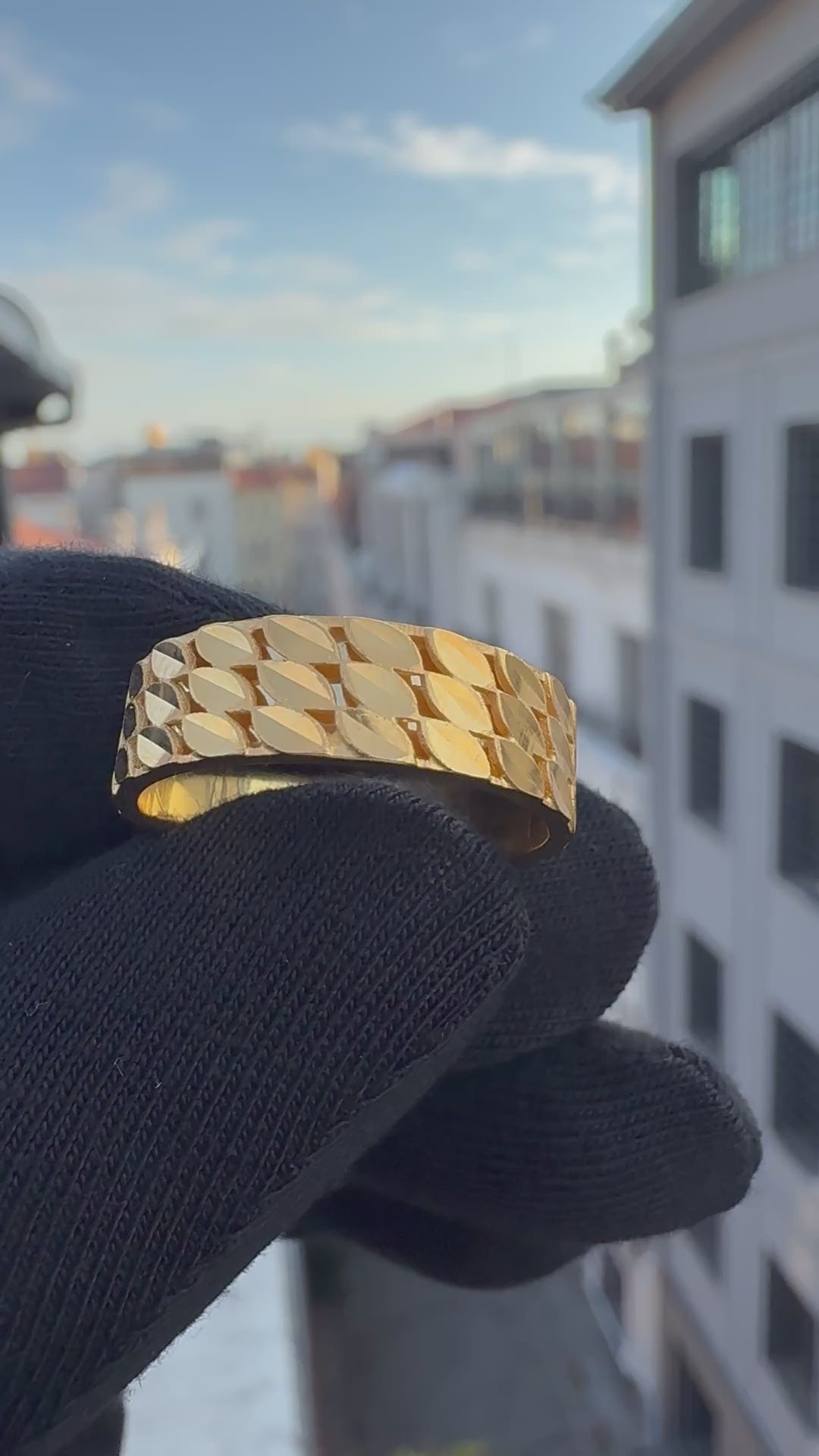 Scale Pattern Gold Wedding Band Set
