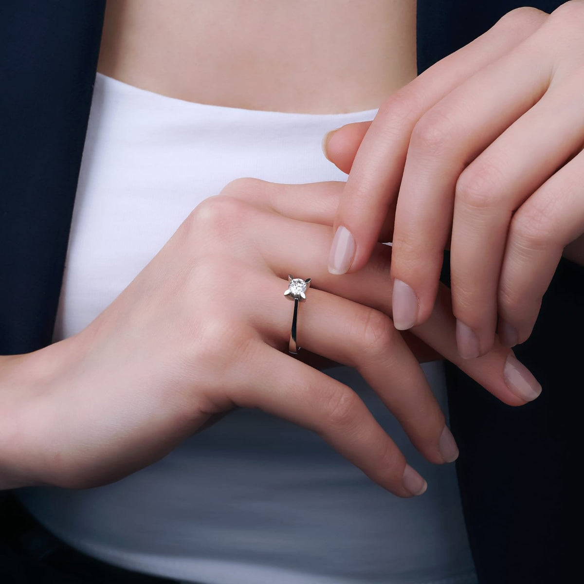 Round · Petal Prong · On Hand