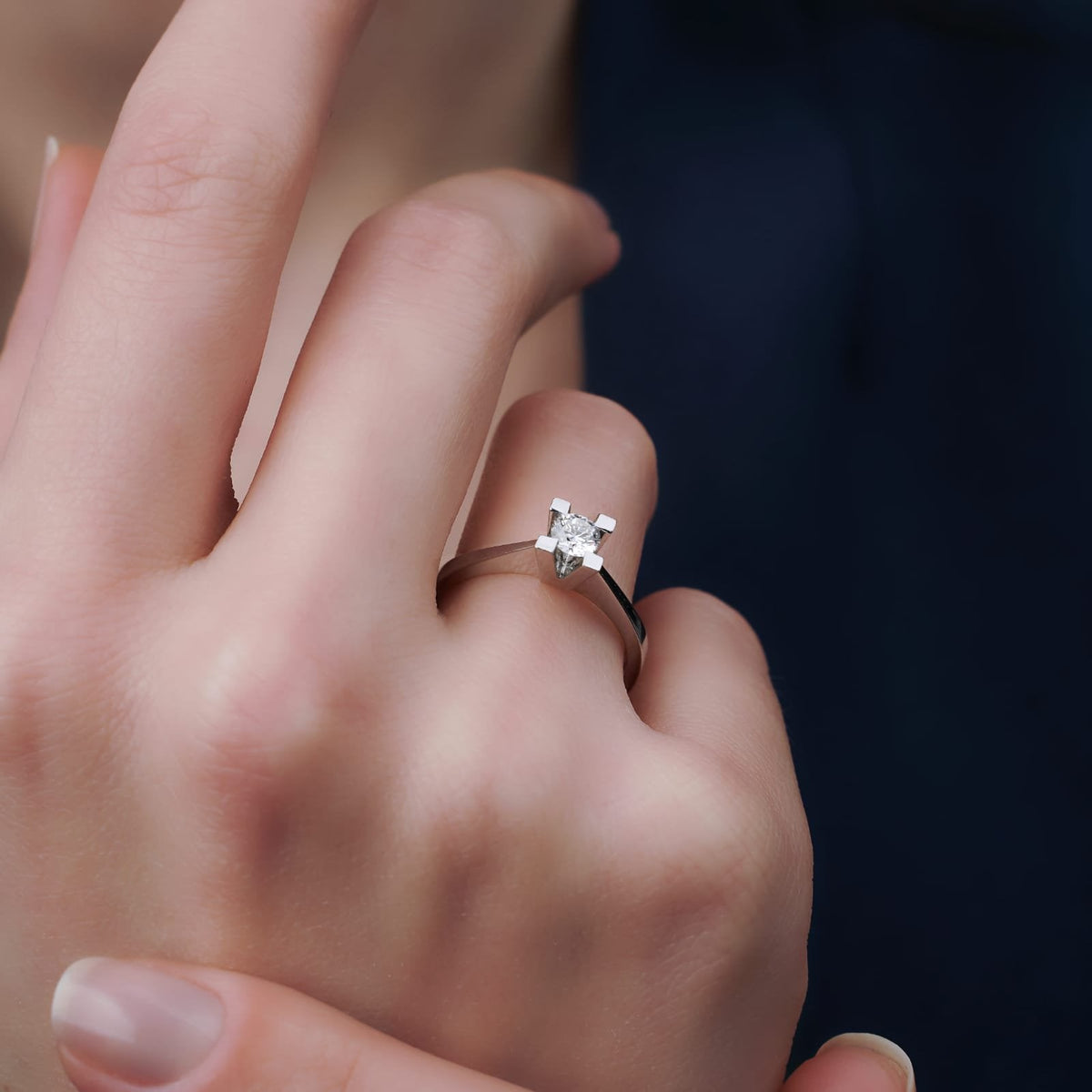 Round · Square Prong · On Hand